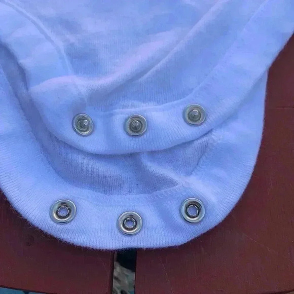 (I for $25) bundles  onesie, with cap sleeves and flowers on the front - Picture 3 of 5